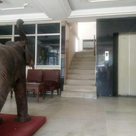Hotel Dewans Residency Mysore Exteriör bild