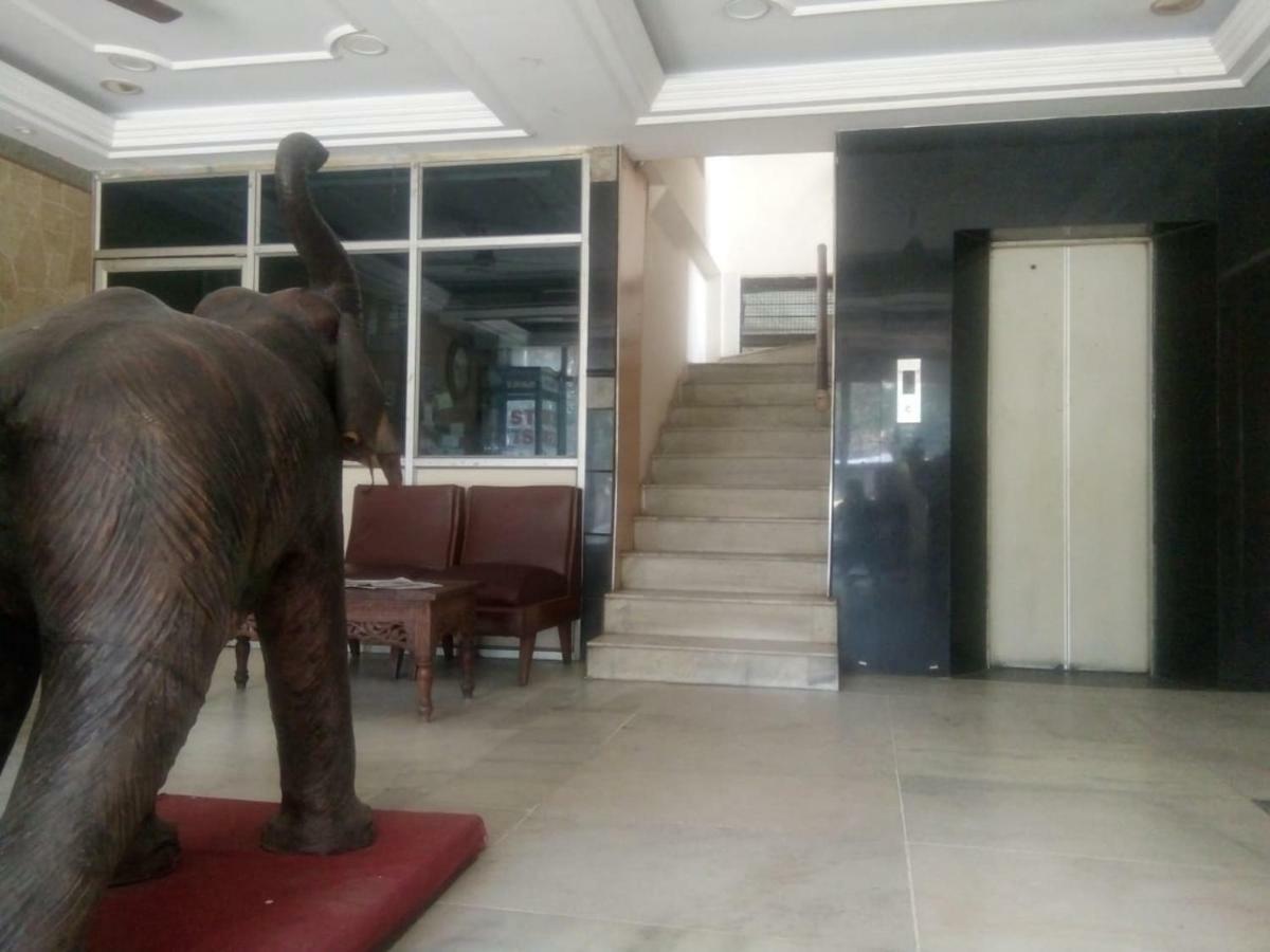 Hotel Dewans Residency Mysore Exteriör bild