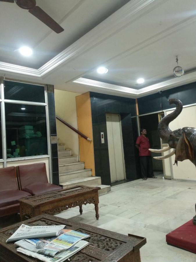 Hotel Dewans Residency Mysore Exteriör bild